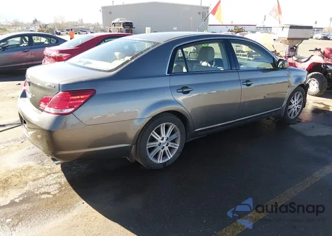 2006 Toyota Avalon Limited z USA, uszkodzony, nr VIN 4T1BK36B66U111808